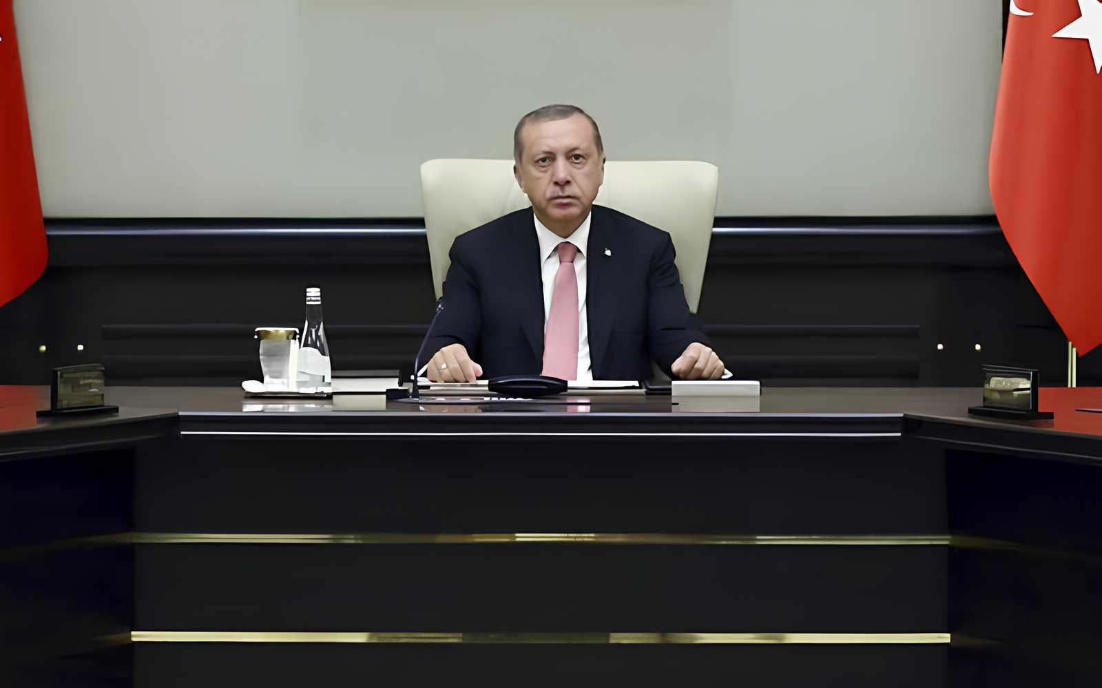 Türkiye’de Siyasal Rejimin Son 20 Yıllık Dönüşümü - I: Vesayetçi Demokrasiden Çoğunluğun Despotizmine (2002-2011) / Dr. Emrah Gülsunar